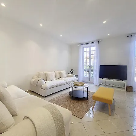 Nestor&jeeves - Jacaranda - Carre D Or, Proche