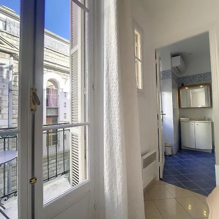 Nestor&jeeves - Jacaranda - Carre D Or, Proche *