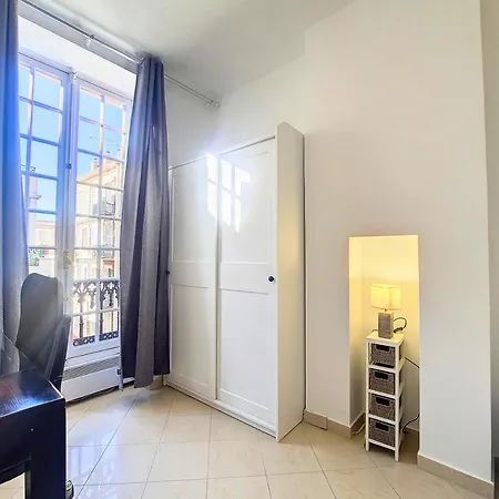 Nestor&jeeves - Jacaranda - Carre D Or, Proche